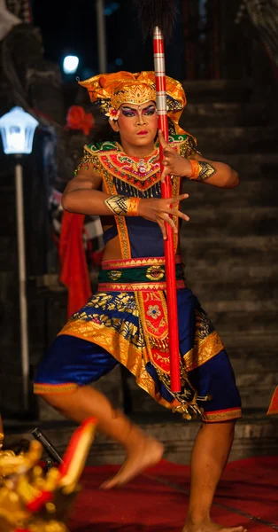 Danse balinaise dans un temple hindou local à Bali Indonésie — Photo