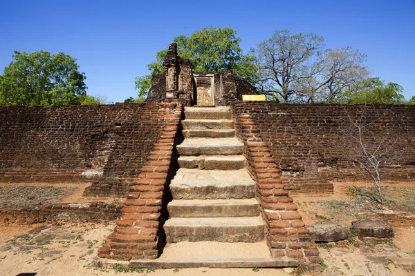 Ruinas de un antiguo templo (Potgul Vihara) en Polonnaruwa - Sri Lanka, Asia —  Fotos de Stock