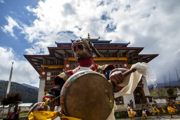 Monges dançando no festival Tchechu em Ura - Vale de Bumthang no Butão — Fotografia de Stock