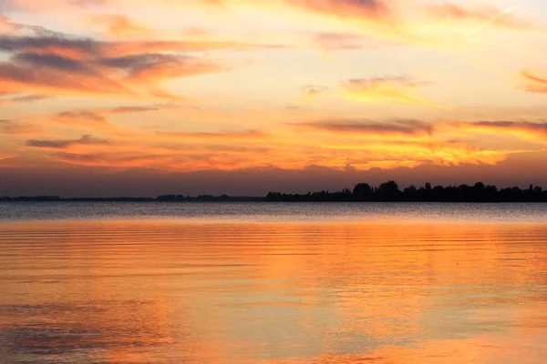 Orange sunset at the Westeinder Plassen lake in Aalsmeer - The Netherlands — Stock Photo, Image