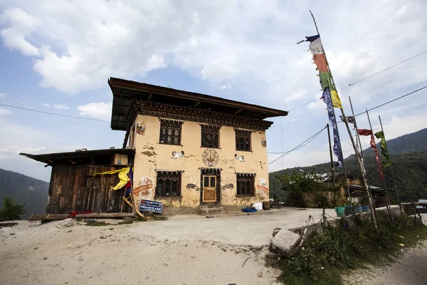 Fassade eines bhutanischen Hauses in Westbhutan — Stockfoto