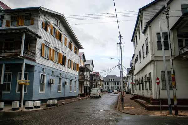 Antigua casa en el centro de Paramaribo - Surinam - Sudamérica — Foto de Stock