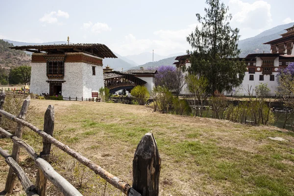 Bridge of Punakha Dzong in Punakha, Central Bhutan - Asia — Stock Photo, Image