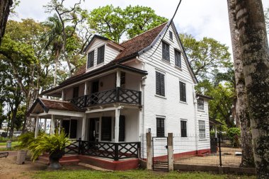 paramaribo Merkezi - Surinam - Güney Amerika'da sömürge Hollandalı bir ahşap ev
