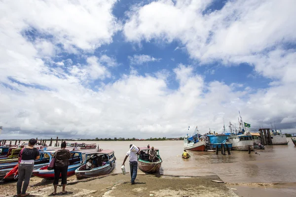 Paramaribo hamnen att korsa den Surinamfloden - surinam - Sydamerika — Stockfoto