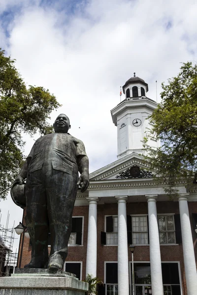 Estátua do ex-presidente J.A. Pengel em Paramaribo - Suriname Fotos De Bancos De Imagens