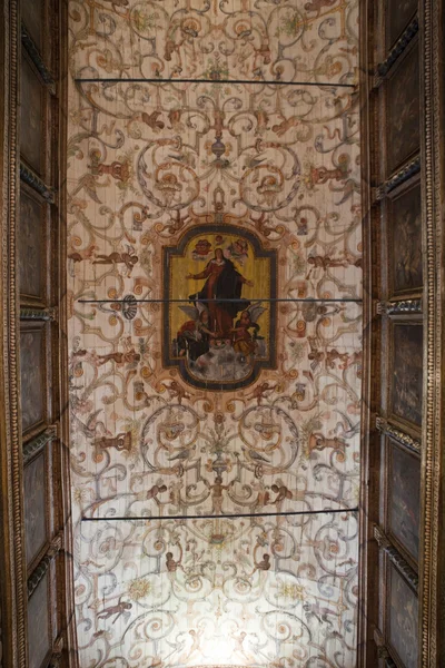 内部 （欧洲葡萄牙奥比都斯圣玛丽亚教堂) — 图库照片