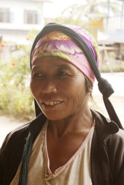 yaşlı kadın muang yerel kabile kostümlü şarkı - Kuzey laos - Asya