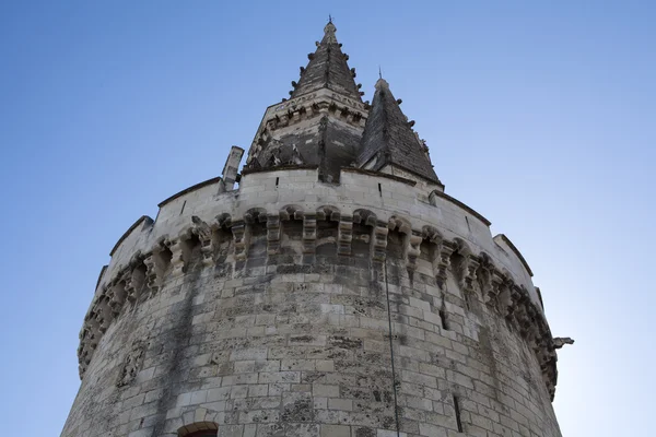 Башня Tour de la Lanterne в старом центре Ла-Рошель - Charente-Maritime во Франции — стоковое фото