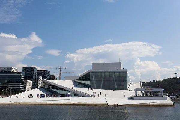 Edifício de ópera (Operahuset) em Oslo, Noruega - Escandinávia — Fotografia de Stock