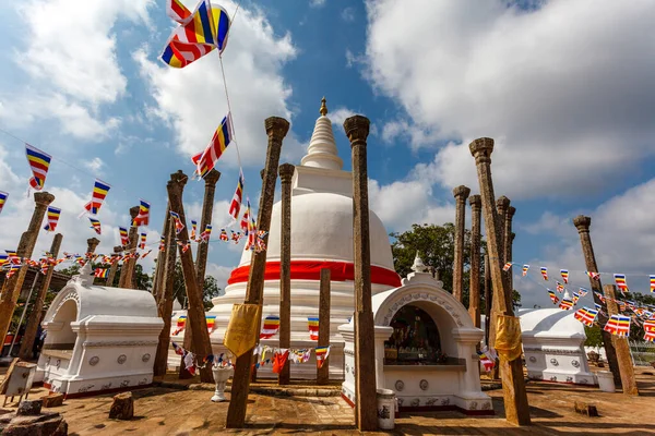 Thuparama Dagoba Blanc Avec Ruban Rouge Anuradhapura Sri Lanka Asie — Photo