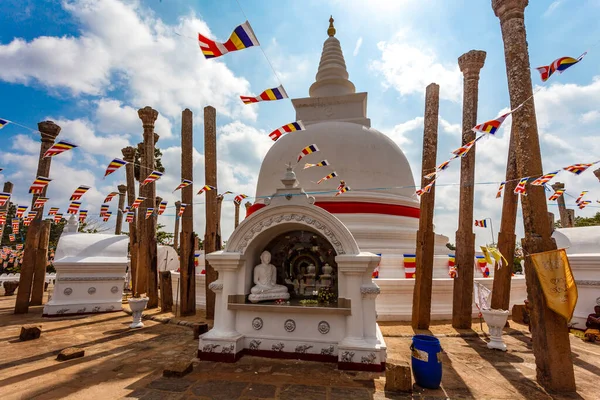 Thuparama Dagoba Blanca Con Una Cinta Roja Anuradhapura Sri Lanka — Foto de Stock