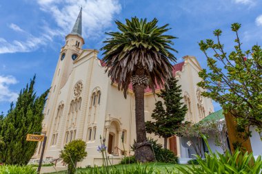 Ana Cadde 'deki Hollanda Reform Kilisesi' nin (1926 'daki çıkıntı), Napier, Batı Burnu, Güney Afrika