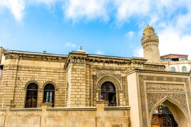 Azerbaycan 'ın Bakü kentindeki Juma Camii (Cuma Camii) cephesi