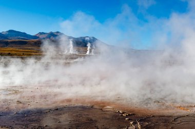 And Dağları, Atacama, Şili 'deki El Tatio jeotermal alanı.
