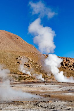 And Dağları, Atacama, Şili 'deki El Tatio jeotermal alanı.