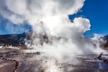 And Dağları, Atacama, Şili, Güney Amerika 'daki El Tatio jeotermal alanı.