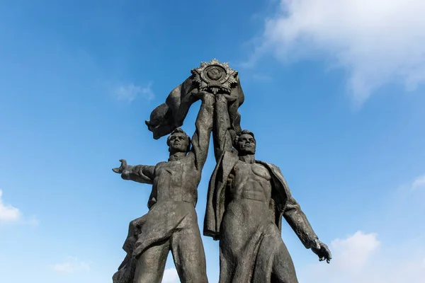 Sovětský Památník Věnovaný Rusko Ukrajinskému Přátelství Pod Obloukem Přátelství Kyjevě — Stock fotografie