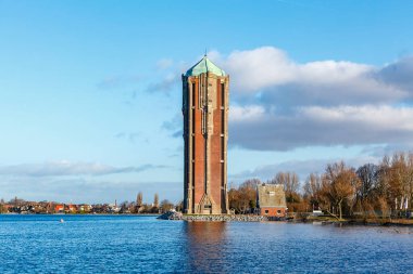 Aalsmeer 'deki Westeinder Plassen Gölü' ndeki Art deco su kulesi - Noord-Holland - Hollanda, Avrupa