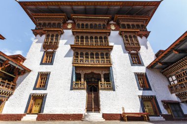 Punakha, Butan, Asya 'daki Punakha dzong Manastırı' nın ön cephesini süsleyin.