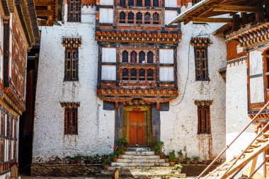 Bhutan, Asya 'daki Lhuntse Dzong Manastırı' nın avlusu ve dışı