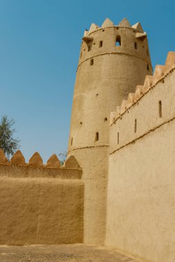 Al Jahili Kalesi 'nin iç avlusu Al Ain, Abu Dabi, Birleşik Arap Emirlikleri, Arabistan