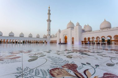 Abu Dabi 'deki Şeyh Zayed Büyük Camii' nde gün batımı, Birleşik Arap Emirlikleri, Arabistan