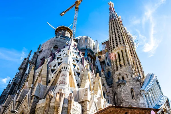 西班牙加泰罗尼亚巴塞罗那Sagrada Familia教堂门面 — 图库照片