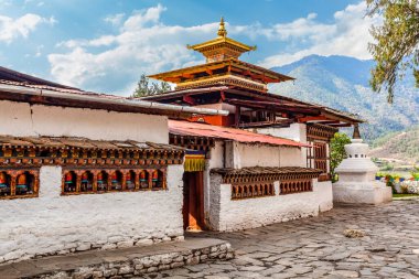 Paro Vadisi 'ndeki Kyichu Lhakhang tapınağının dışı, Batı Butan - Asya