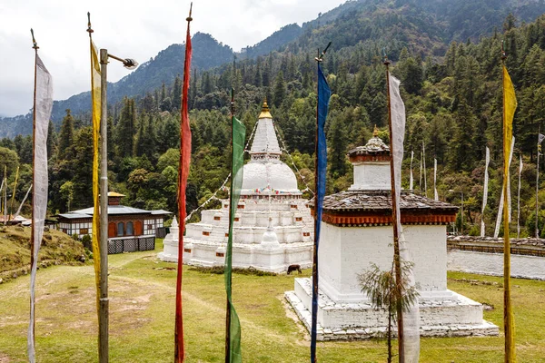 Estupa Blanca Templo Las Montañas Chendebji Chorten Phobjikha Valley Bután — Foto de Stock
