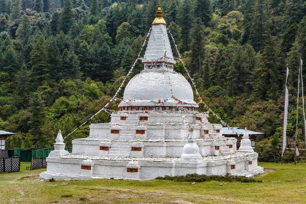 White Stupa Temple Mountains Chendebji Chorten Phobjikha Valley Bhutan Asia — Stock Photo, Image