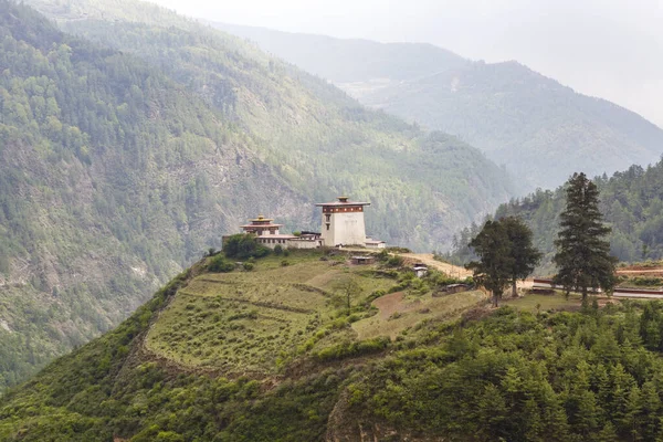 Paesaggio Montano Bhutan Con Monastero Buddista Sulla Cima Una Montagna — Foto Stock