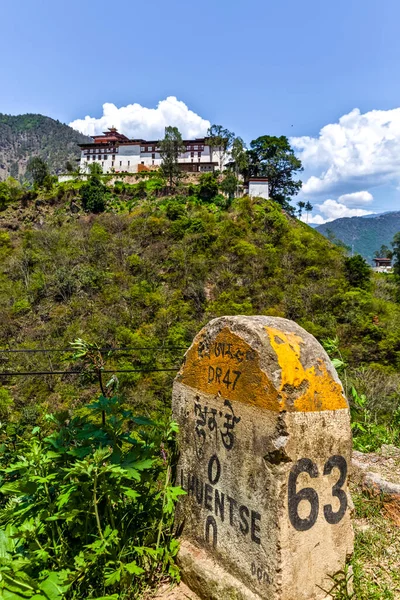 東ブータンのLhuentse Dzong修道院 アジアでの眺め — ストック写真