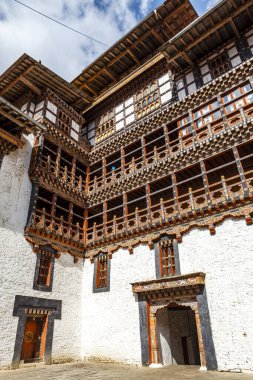 Trongsa, Bhutan, Asya 'daki Trongsa Dzong manastırının dışında.