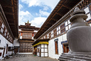 Trongsa Dzong Manastırı Avlusu, Butan, Asya