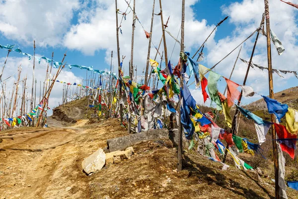 Bandeiras Oração Topo Montanha Ponto Chelela Centro Butão Ásia — Fotografia de Stock