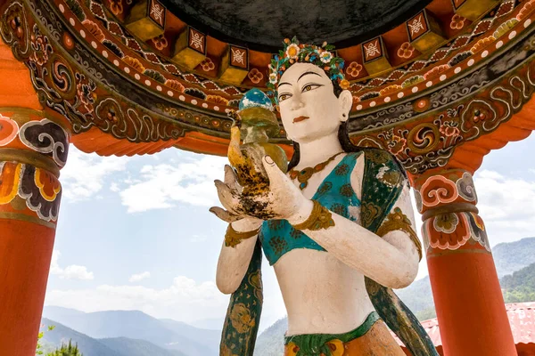 パンカハ ブータン アジアの王に捧げられた寺院 Khamsum Yuelley Namgyal Chorten内の食べ物を提供する女性の彫刻 — ストック写真