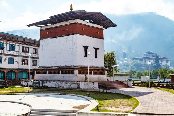 Bhutanische Chorten Und Das Rinpun Dozng Kloster Hintergrund Zentrum Von — Stockfoto