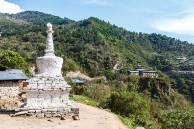 Doğu Butan, Asya 'daki dağlarda beyaz koro