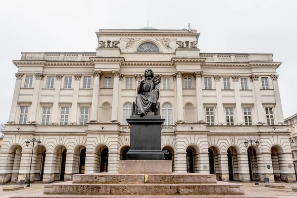 Monument Van Nicolaus Copernicus Voor Het Paleis Staszic Warschau Polen — Stockfoto