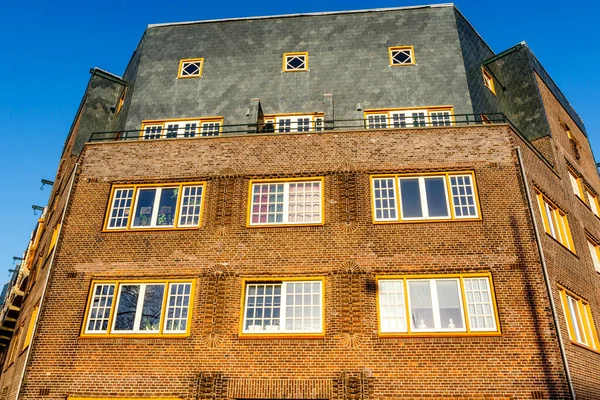 Gebouw Van Een Sierlijk Appartementencomplex Amsterdamse School Stijl Amsterdam Zuid — Stockfoto