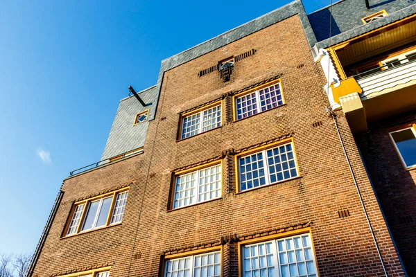 Fachada Edificio Apartamentos Ornamentado Estilo Escuela Amsterdamse Amsterdam Zuid Países — Foto de Stock