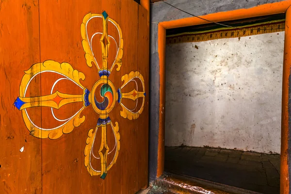 Wooden Door Painted Buddhist Symbols Trongsa Dzong Monastery Trongsa Bhutan — Stock Photo, Image