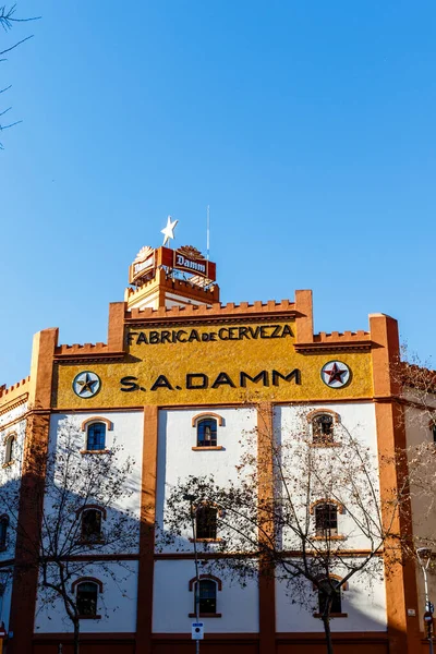 Fasada Browaru Piwa Estrella Damm Fabrica Cerveza Języku Hiszpańskim Eixample — Zdjęcie stockowe