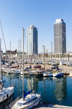 Liman Olimpiyatları 'ndaki kulelere, Barcel Olimpiyat limanına bakın.