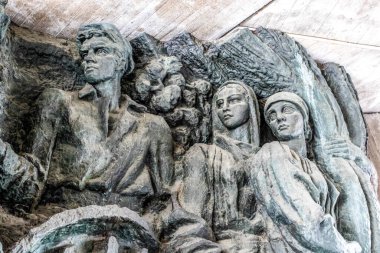 Silahlı asker ve kadın heykeli, Anavatan Anıtı Savunmasının (Rodina Mat) ayrıntıları, Kiev (Kiev), Ukrayna, Avrupa
