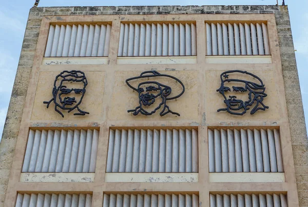 Kantoorgebouw Met Portretten Van Cubaanse Revolutionaire Helden Gevel Hvana Cuba — Stockfoto