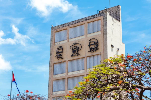 Office Building Portraits Cuban Revolution Heroes Facade Hvana Cuba North — Stock Photo, Image