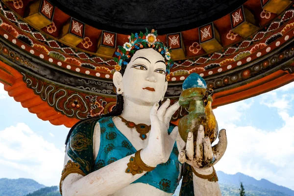 Escultura Uma Mulher Que Oferece Comida Dentro Khamsum Yuelley Namgyal — Fotografia de Stock