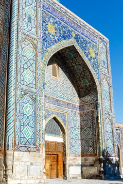 Madrasah Ttilla-kari 'nin (Tilya Kori) Avlusu Semerkant, Özbekistan, Orta Asya' daki Registan Meydanı